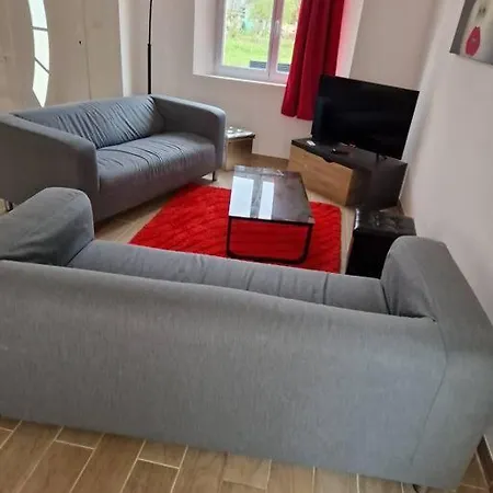 Jolie Maison Entre Terre Et