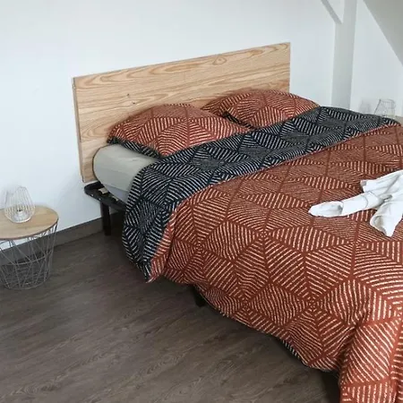 Jolie Maison Entre Terre Et *